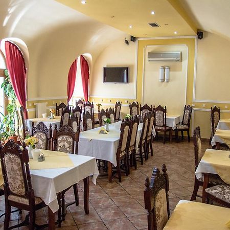 Hotel Astoria Satu Mare Exteriör bild