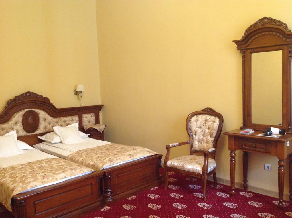 Hotel Astoria Satu Mare Exteriör bild