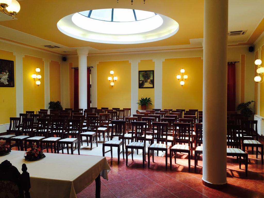 Hotel Astoria Satu Mare Exteriör bild