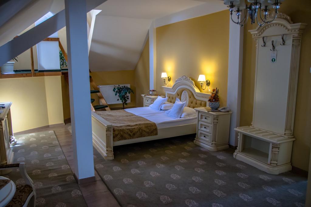 Hotel Astoria Satu Mare Exteriör bild