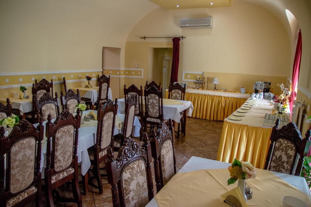 Hotel Astoria Satu Mare Exteriör bild