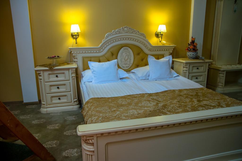 Hotel Astoria Satu Mare Exteriör bild